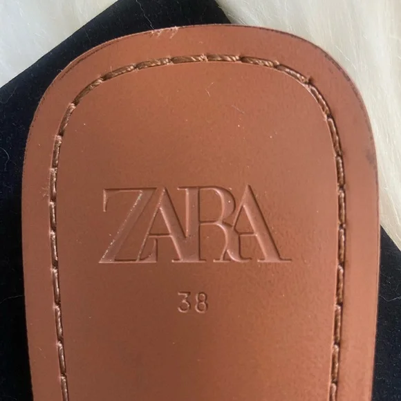 Zara Women's Sandals with Gold Chain Accent - Picture 2 of 6